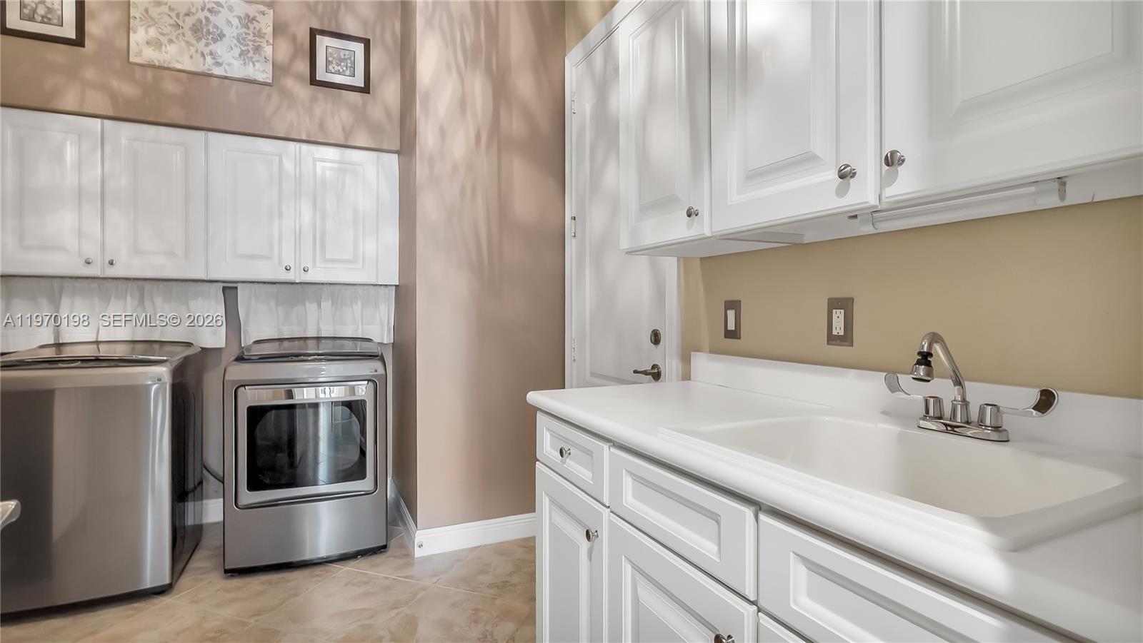10120 N Lake Vista Ct