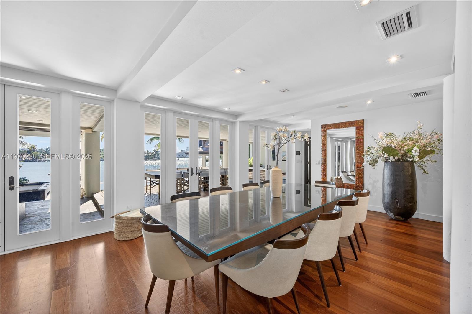 14 W San Marino Dr