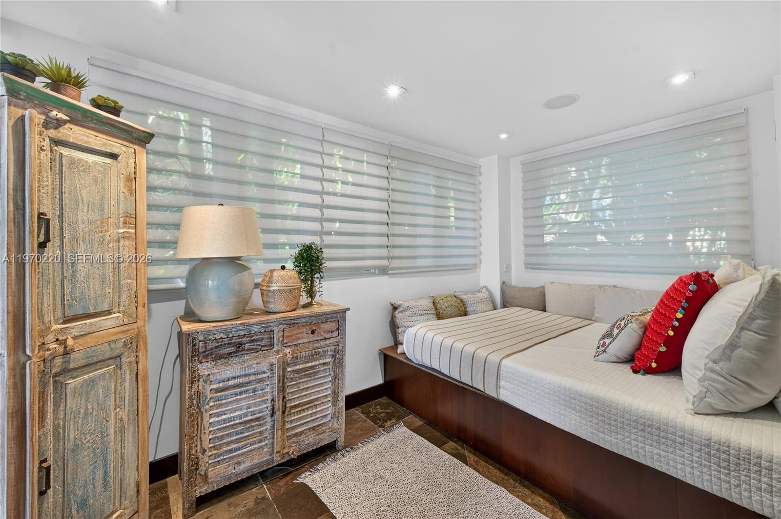 14 W San Marino Dr