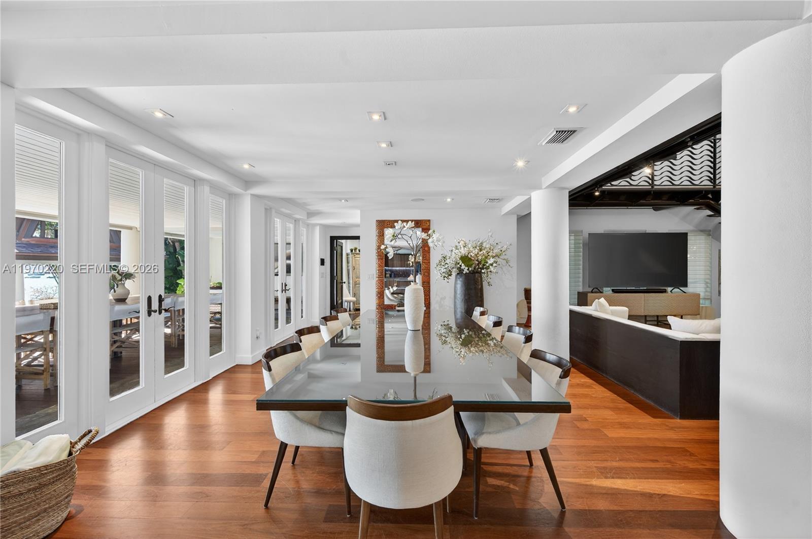 14 W San Marino Dr