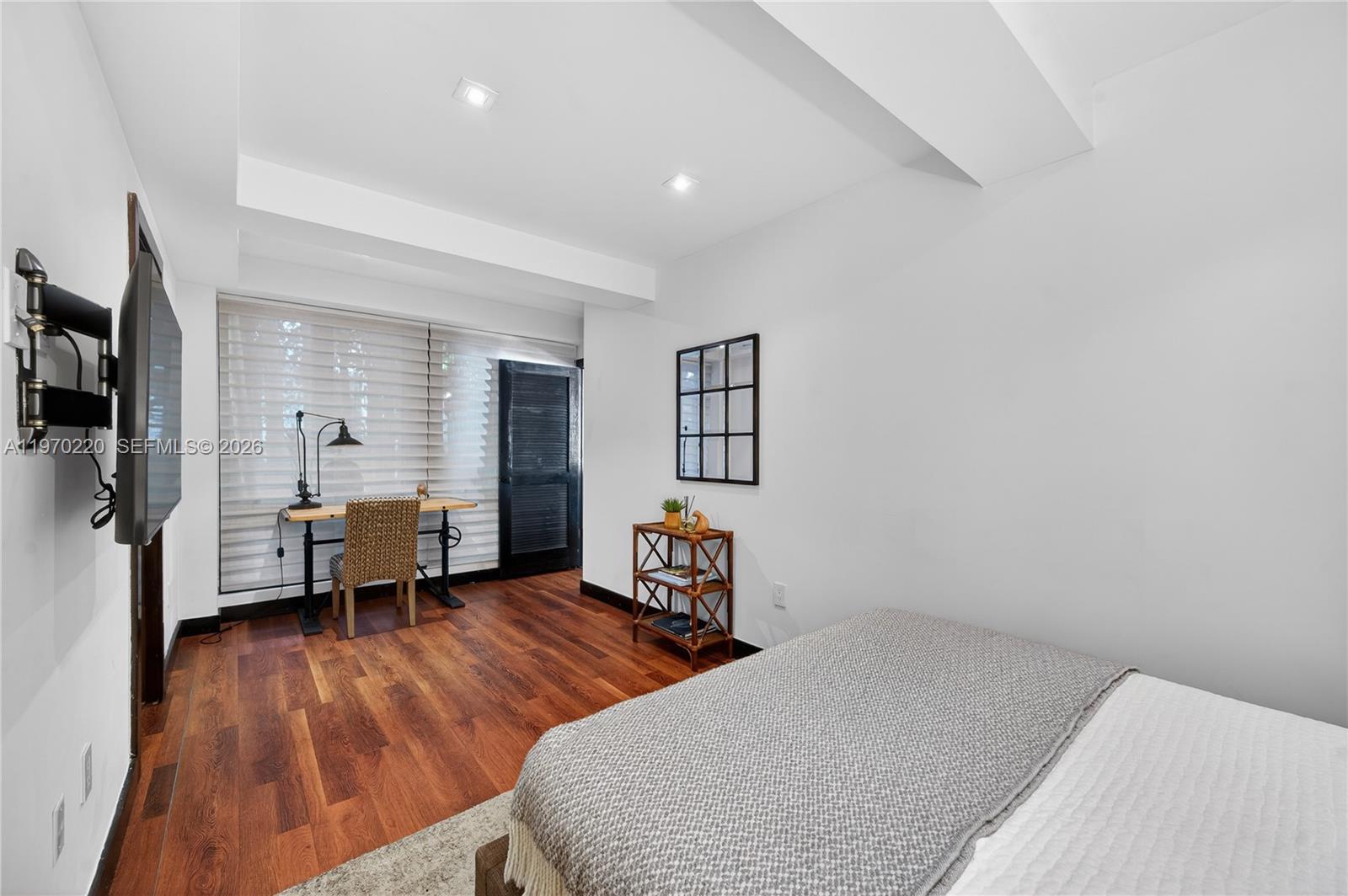 14 W San Marino Dr