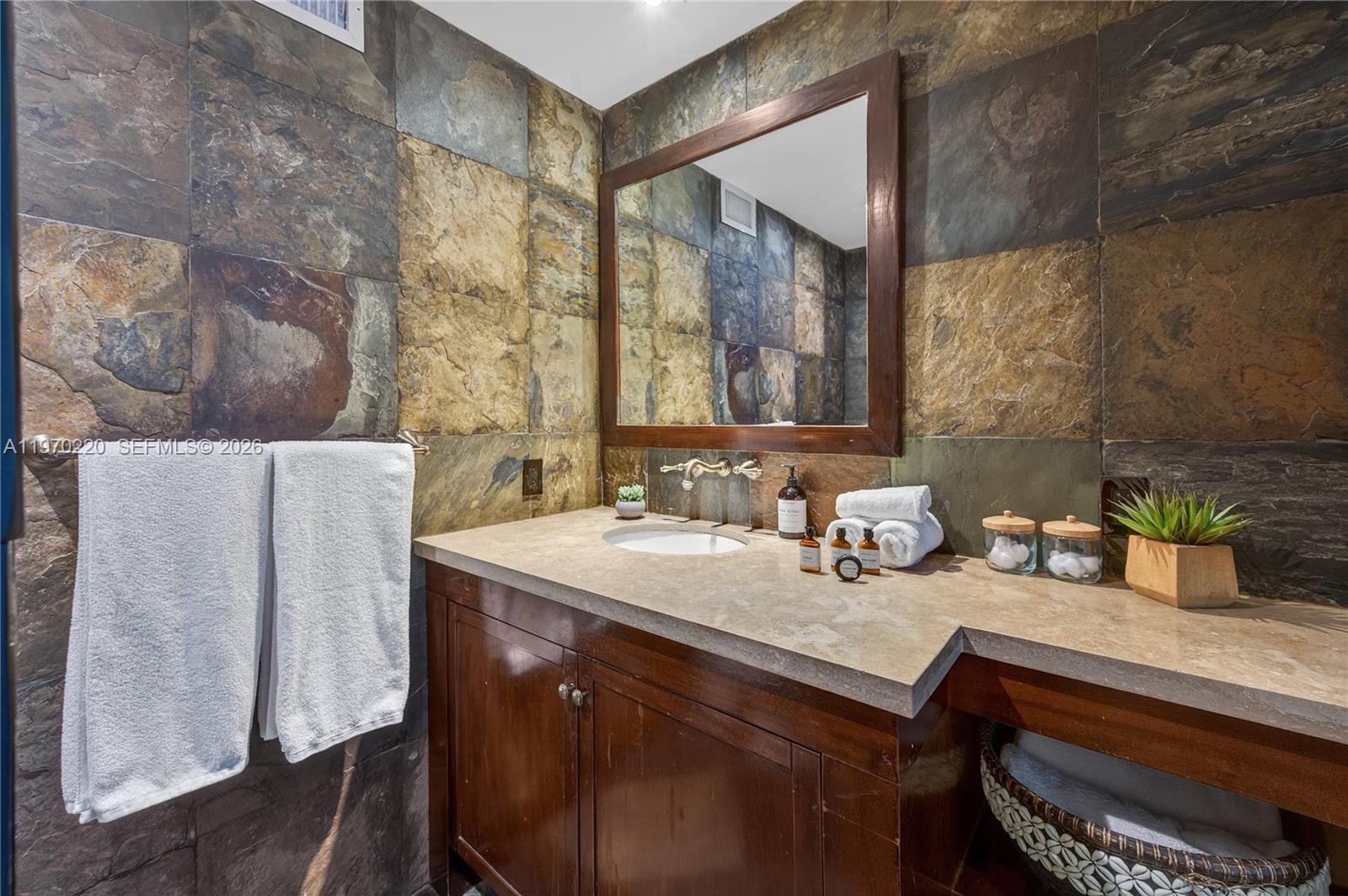 14 W San Marino Dr