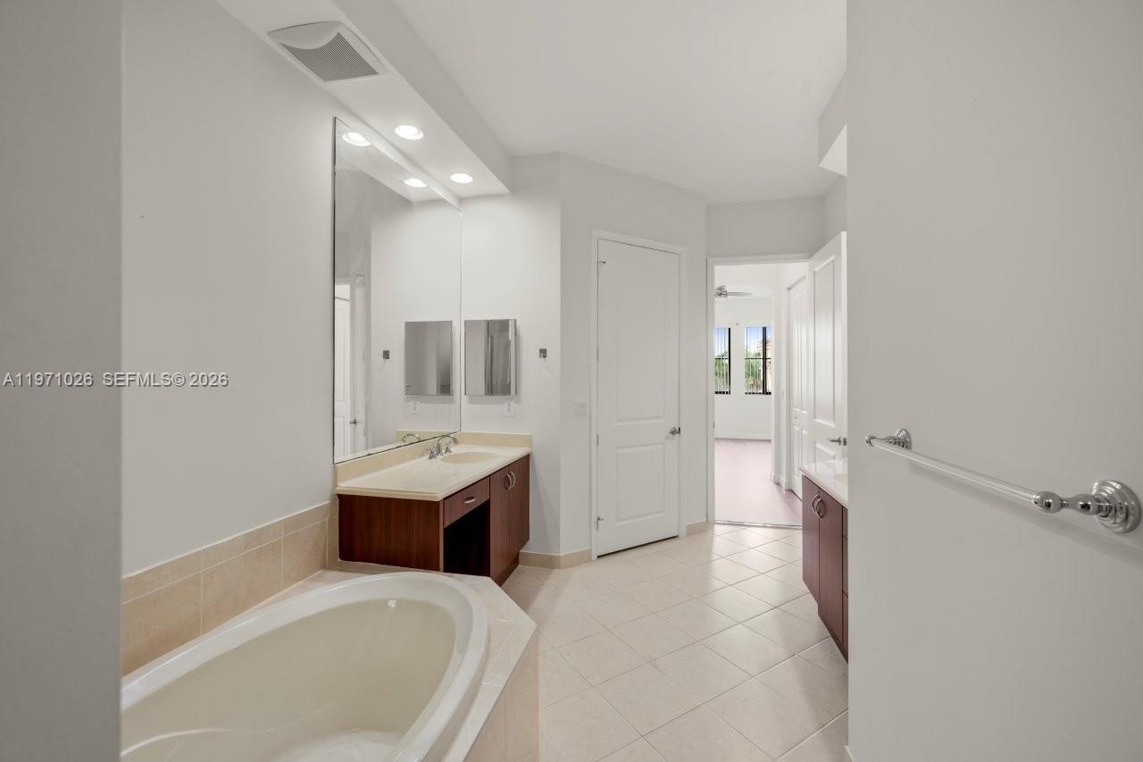 2900 NW 125th Ave # 416 Unit: 3-416