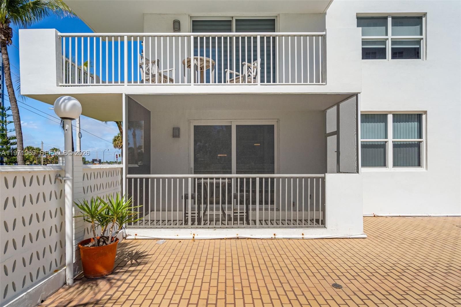 1601 S Ocean Dr # 104