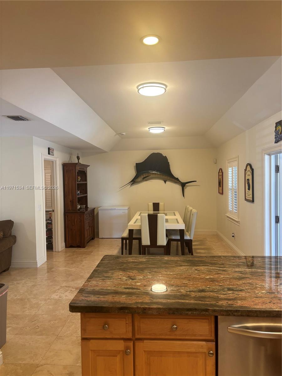 42 Transylvania Ave # 42