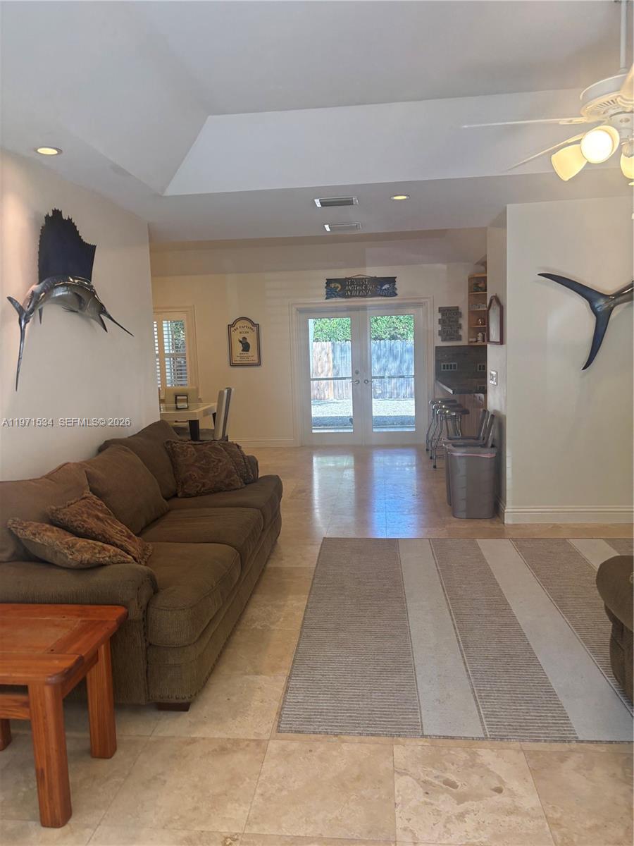 42 Transylvania Ave # 42
