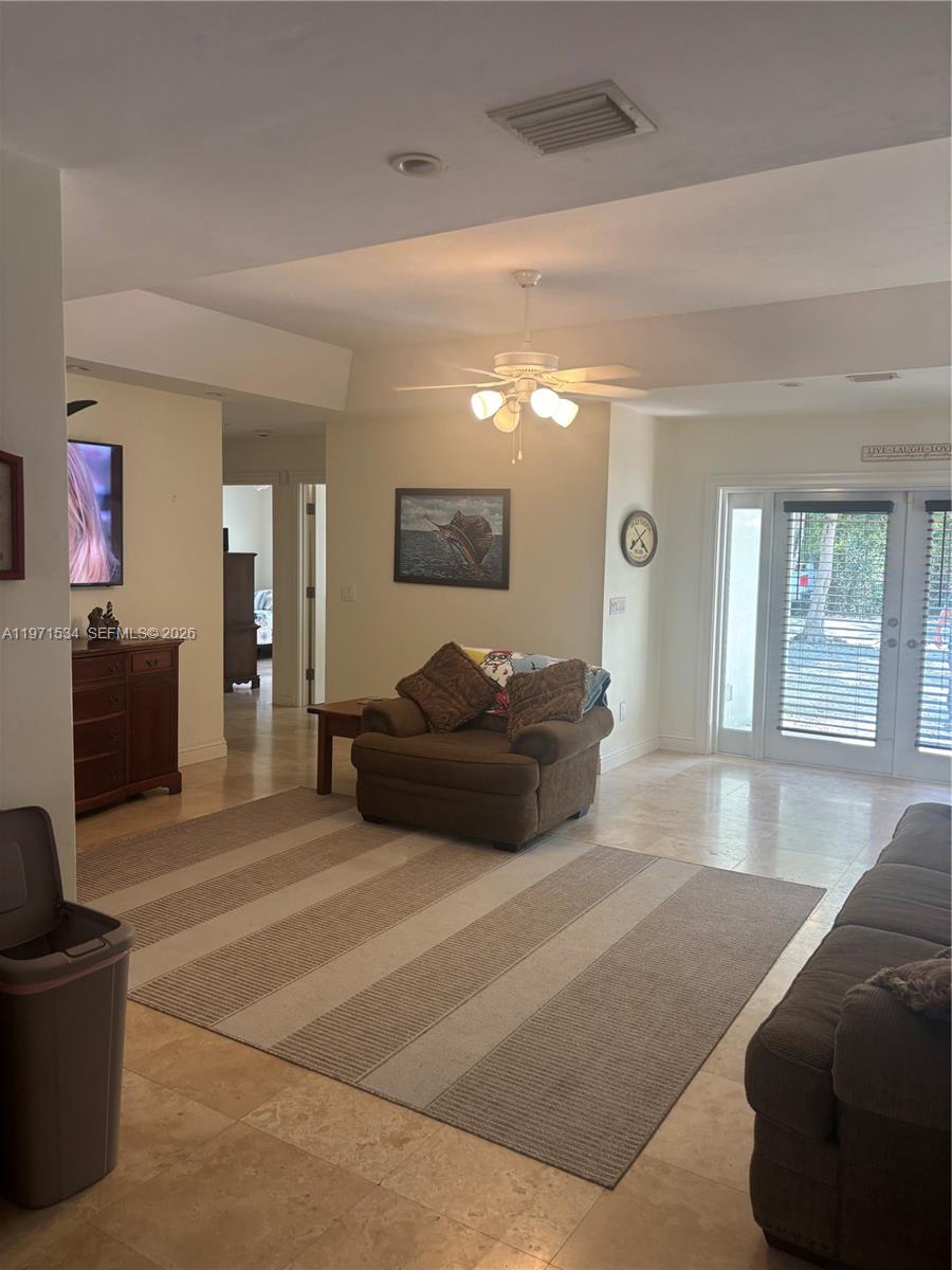 42 Transylvania Ave # 42