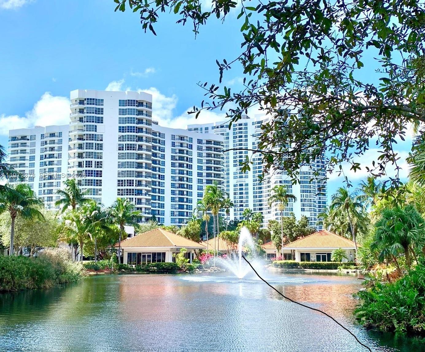 3600 Mystic Pointe Dr # 815