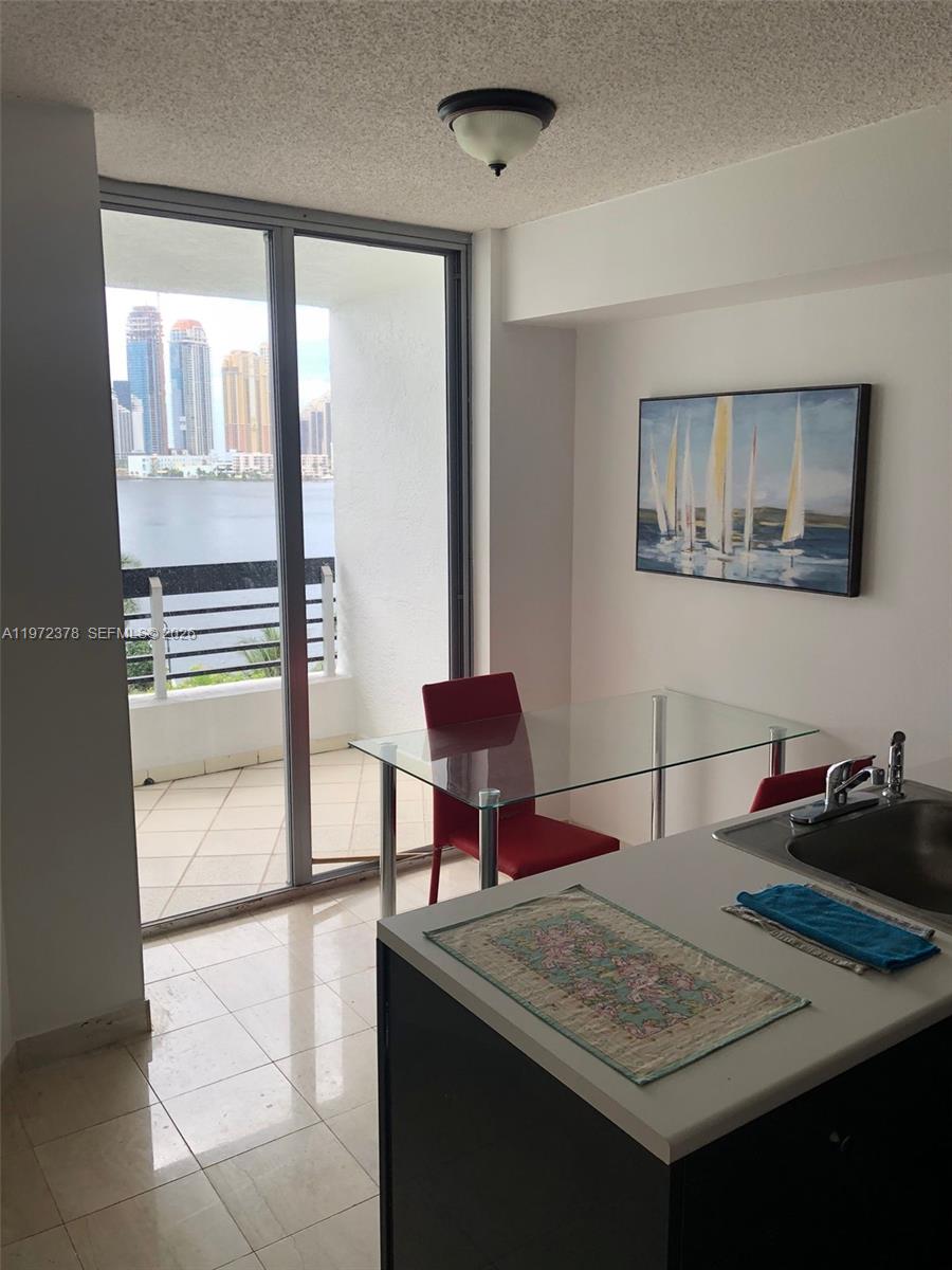 3600 Mystic Pointe Dr # 815
