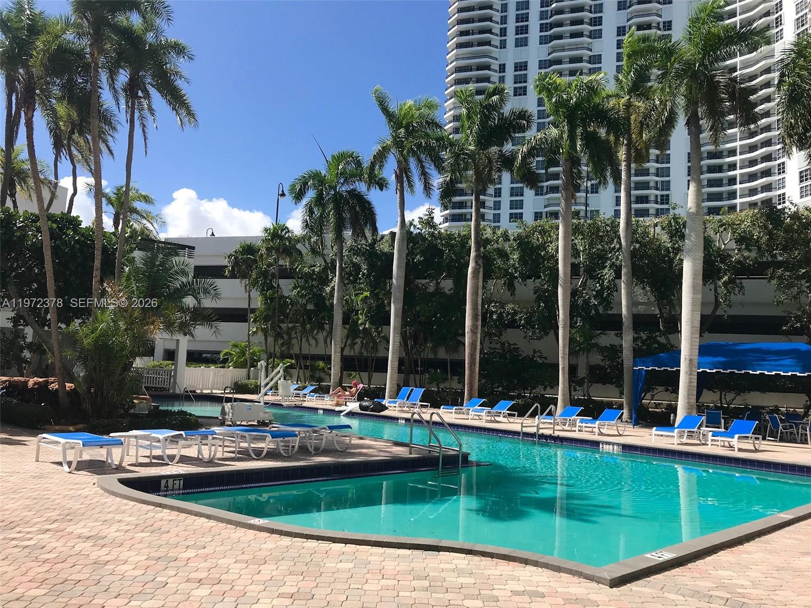 3600 Mystic Pointe Dr # 815