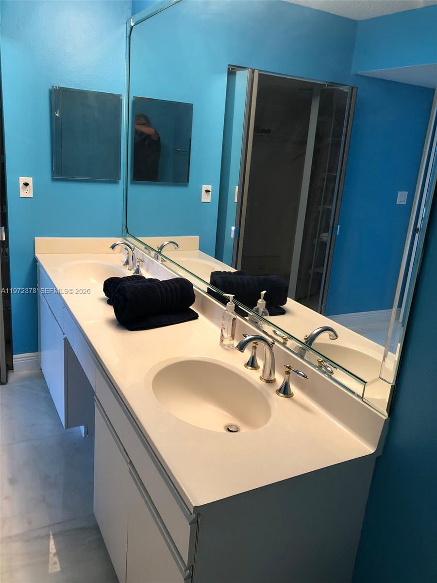 3600 Mystic Pointe Dr # 815