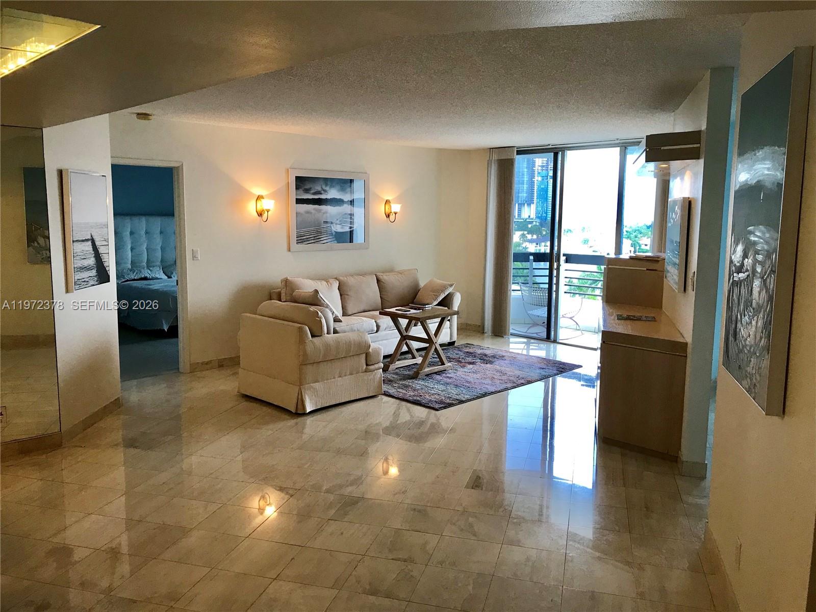 3600 Mystic Pointe Dr # 815