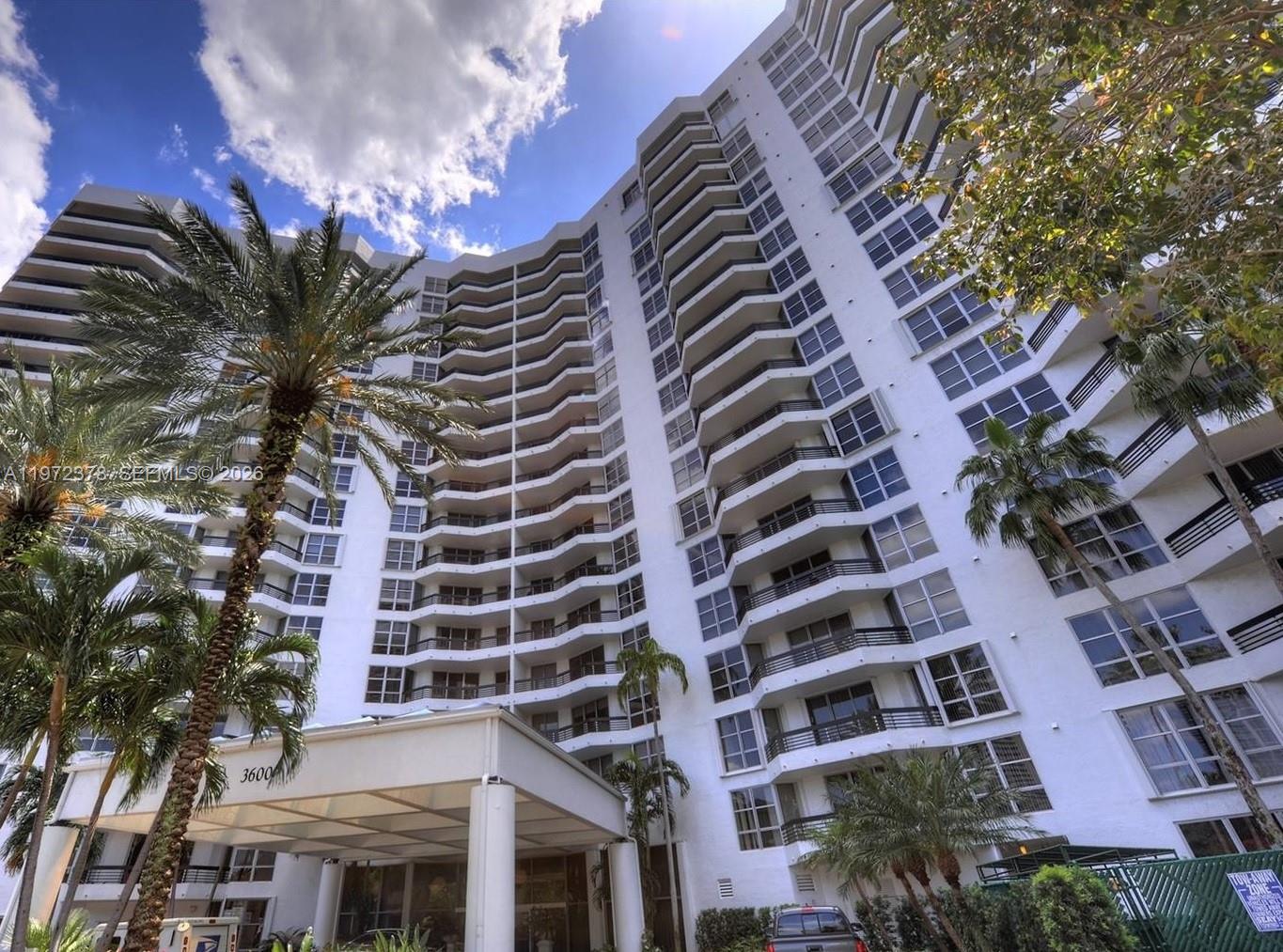 3600 Mystic Pointe Dr # 815