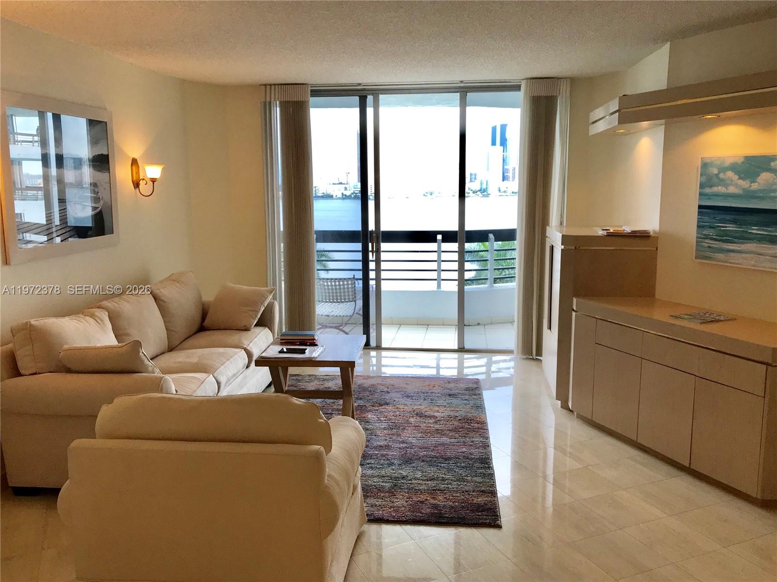 3600 Mystic Pointe Dr # 815