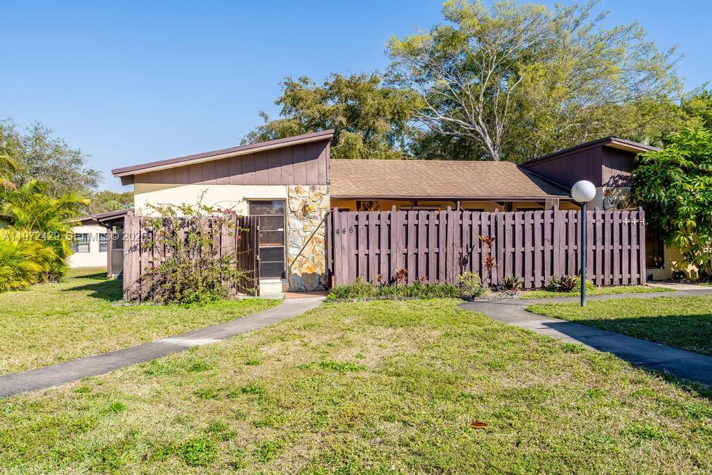 446 Briarwood Cir # 29 Unit: 1-29