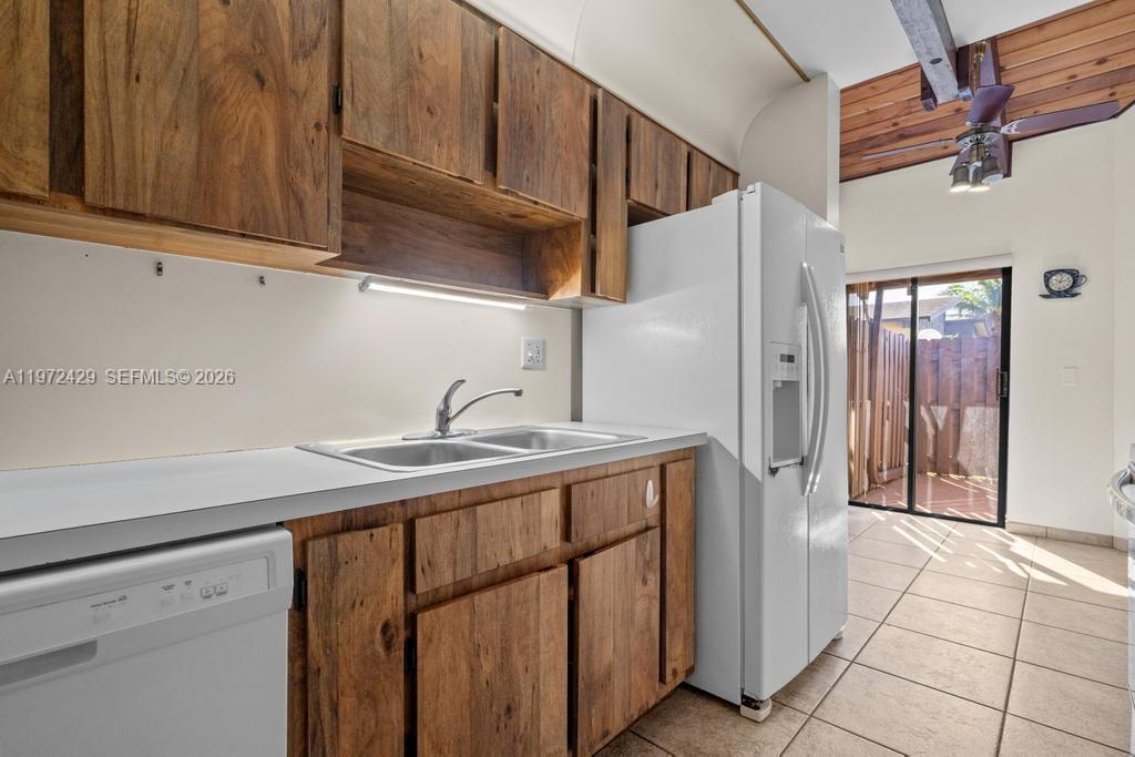 446 Briarwood Cir # 29 Unit: 1-29