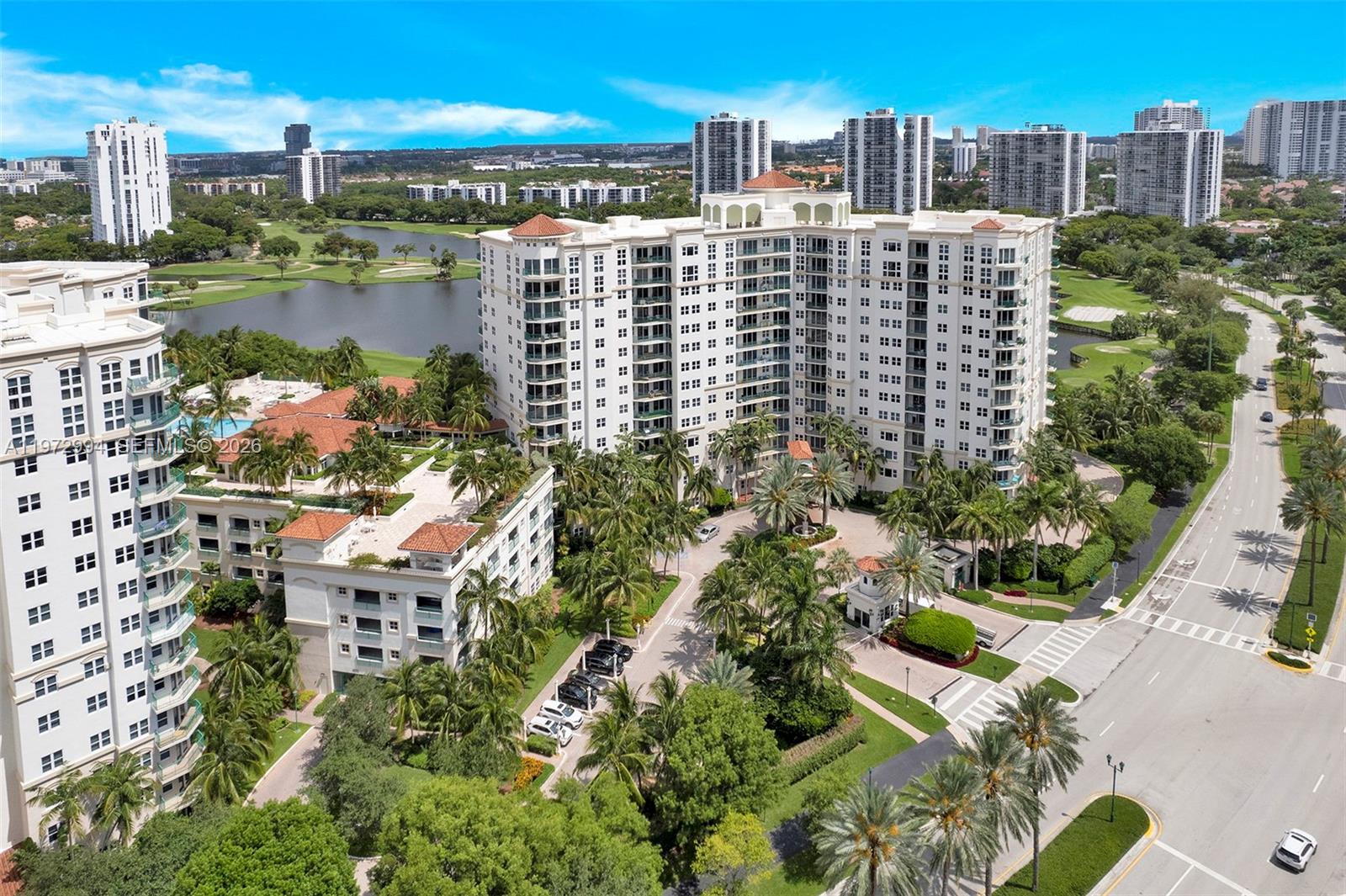 20000 E Country Club Dr Unit: PH06