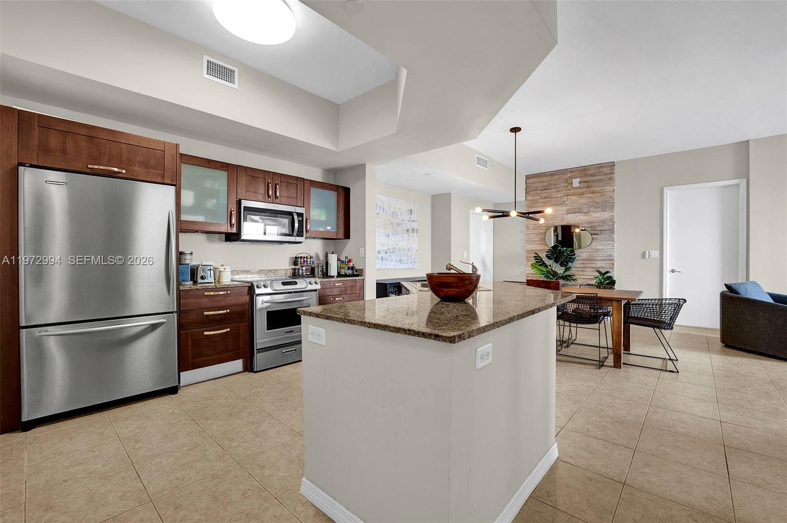 20000 E Country Club Dr Unit: PH06