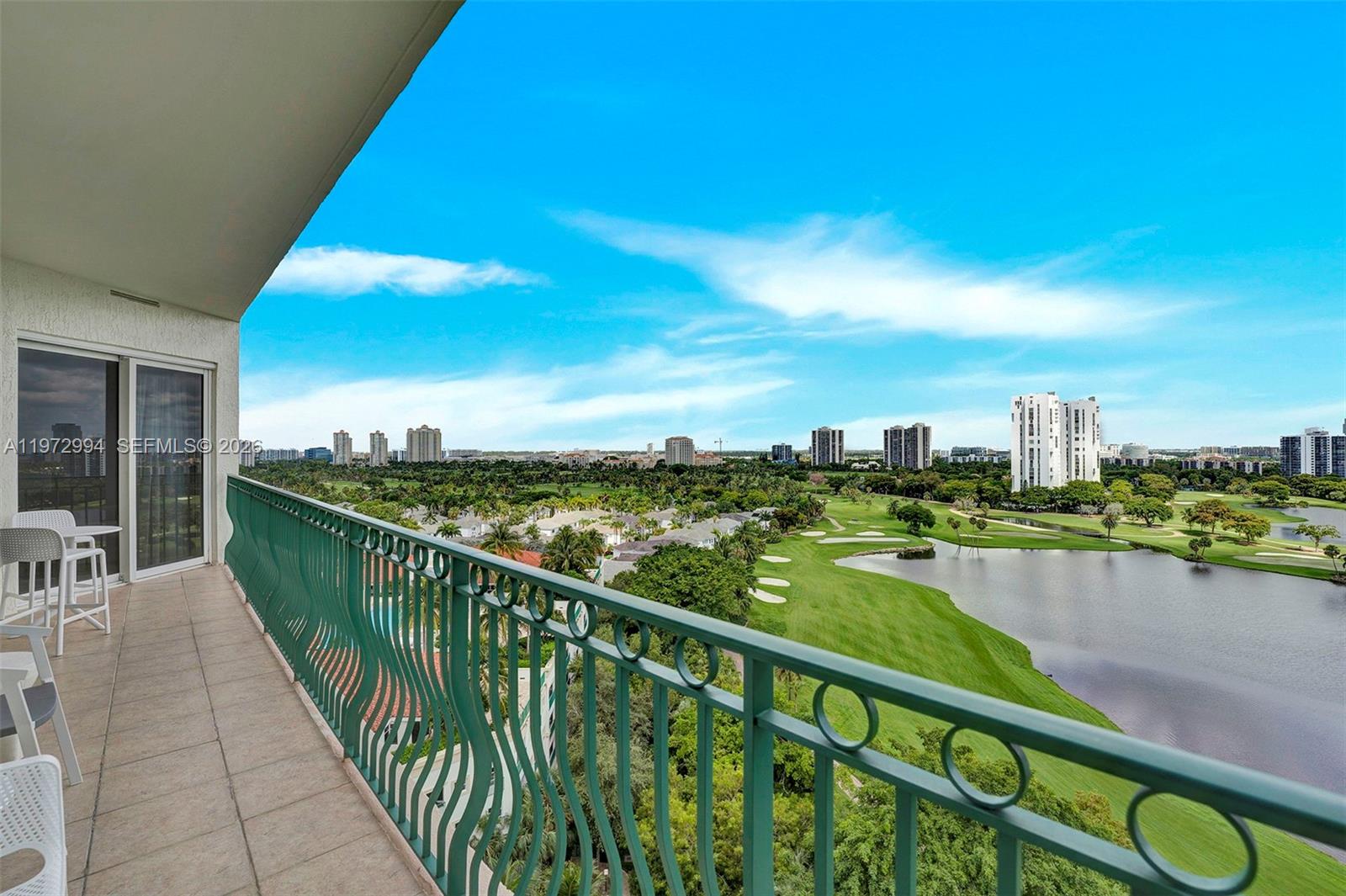 20000 E Country Club Dr Unit: PH06