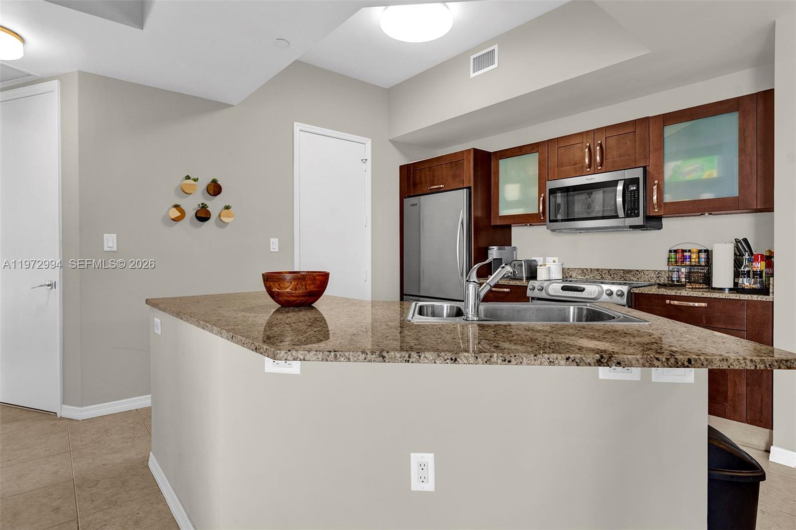 20000 E Country Club Dr Unit: PH06