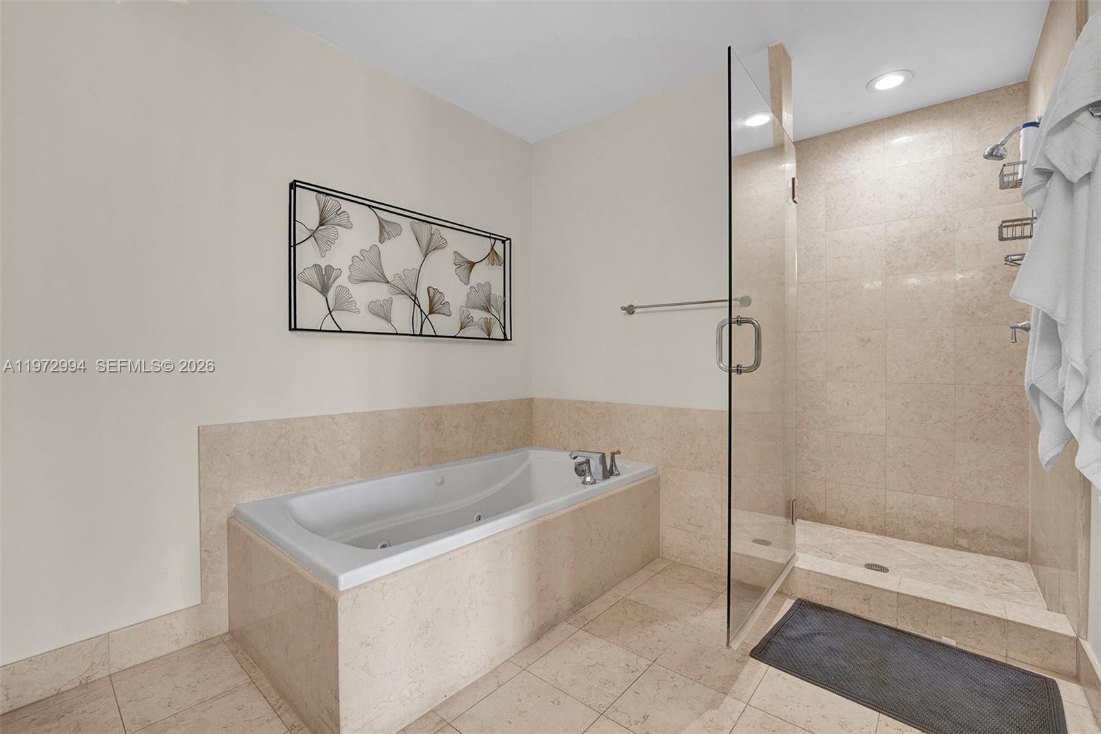 20000 E Country Club Dr Unit: PH06