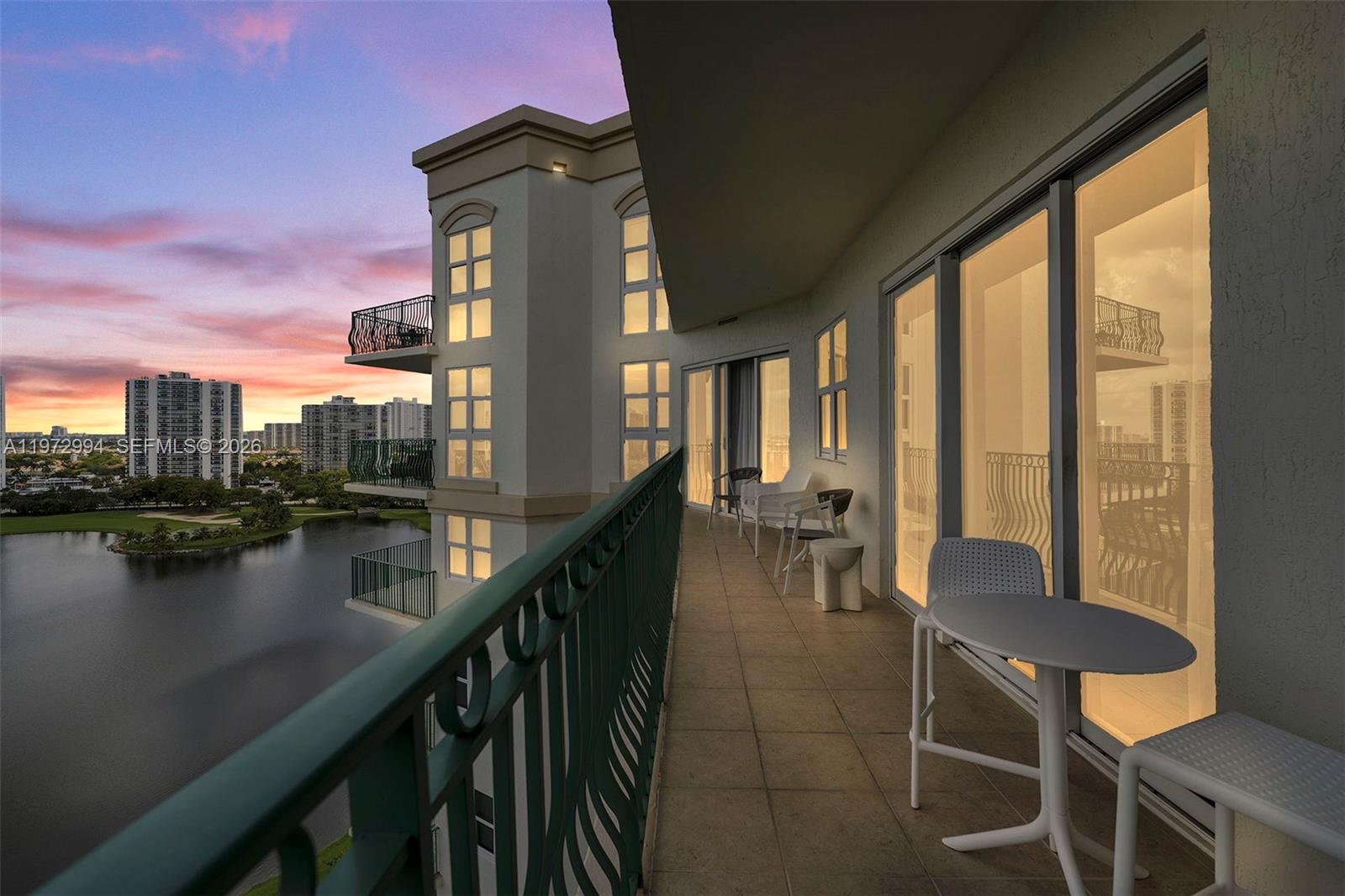 20000 E Country Club Dr Unit: PH06