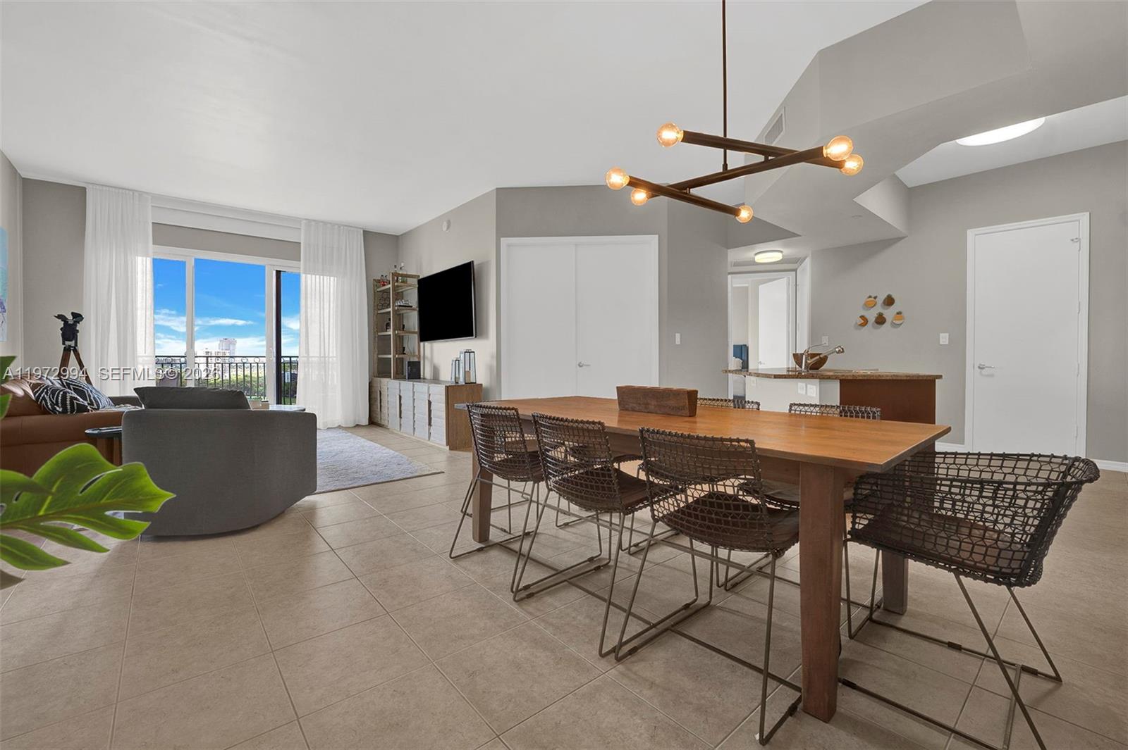 20000 E Country Club Dr Unit: PH06