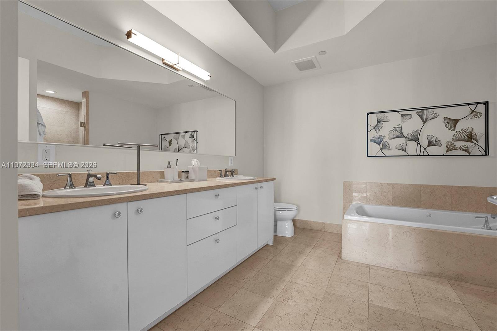 20000 E Country Club Dr Unit: PH06