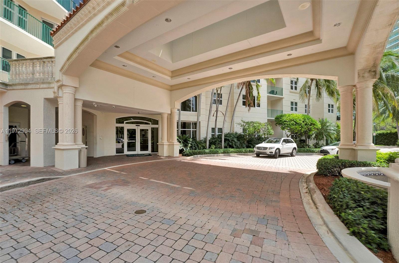 20000 E Country Club Dr Unit: PH06