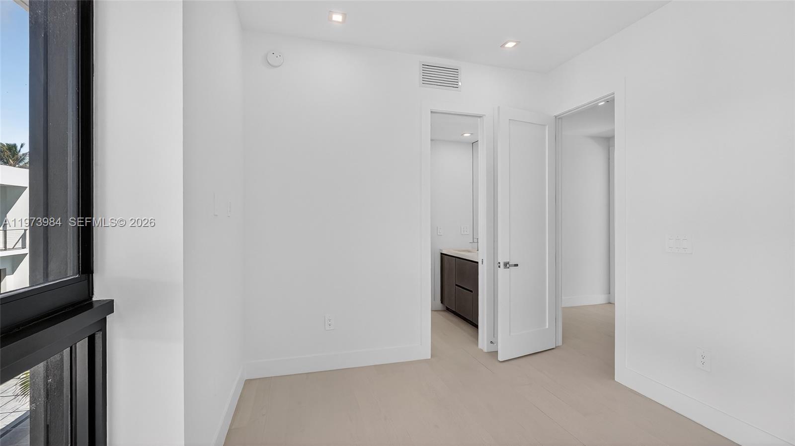 4652 SW 32ND AVE # B2