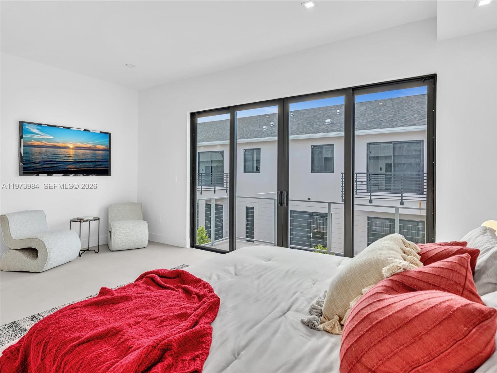 4652 SW 32ND AVE # B2