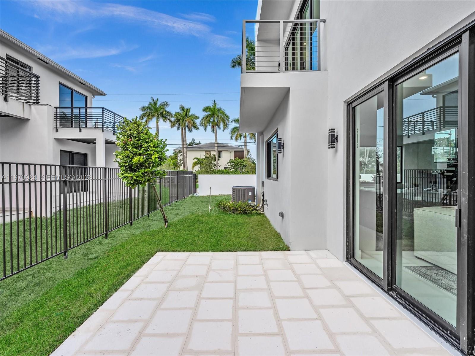 4652 SW 32ND AVE # B2