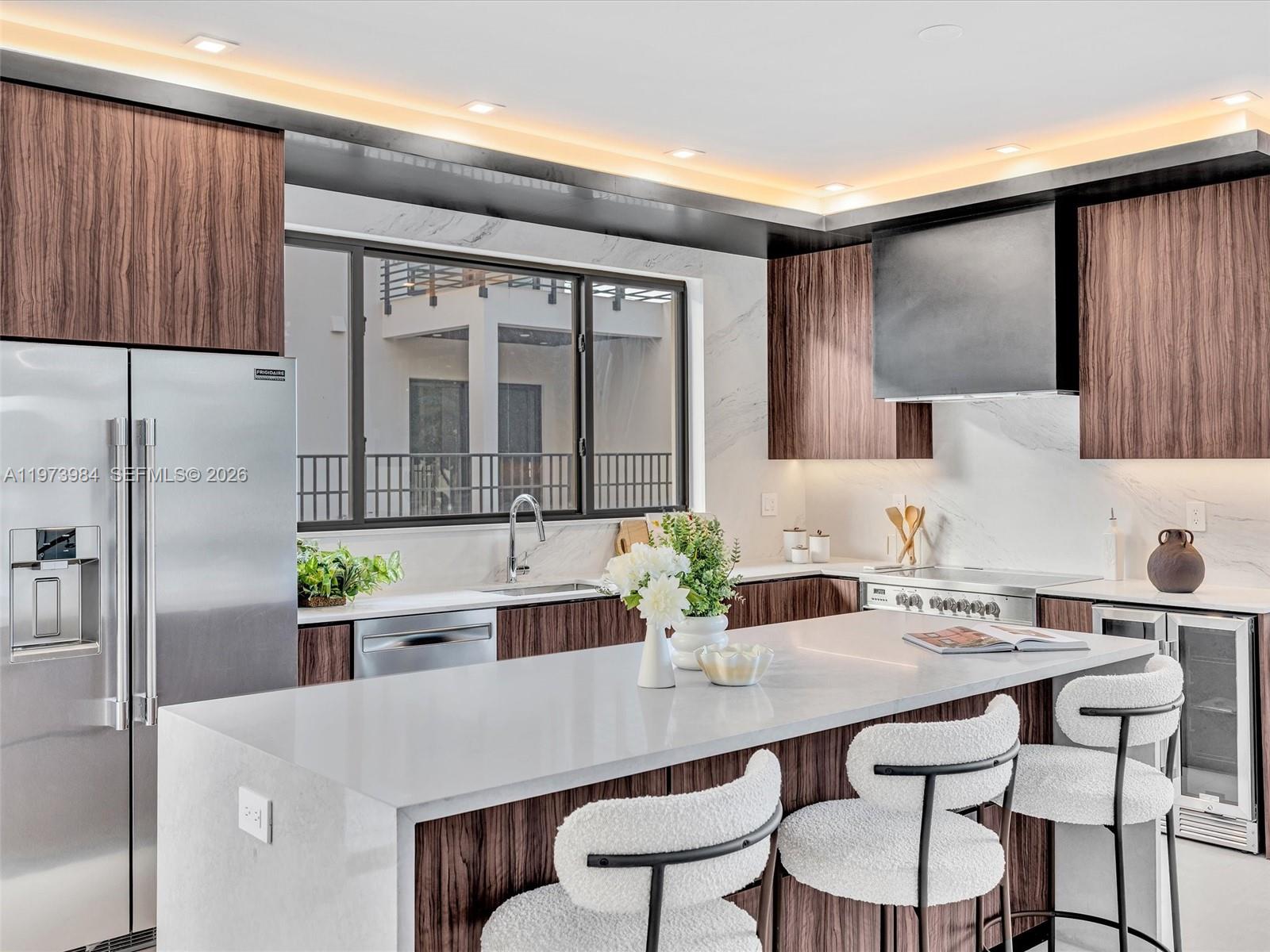 4652 SW 32ND AVE # B2