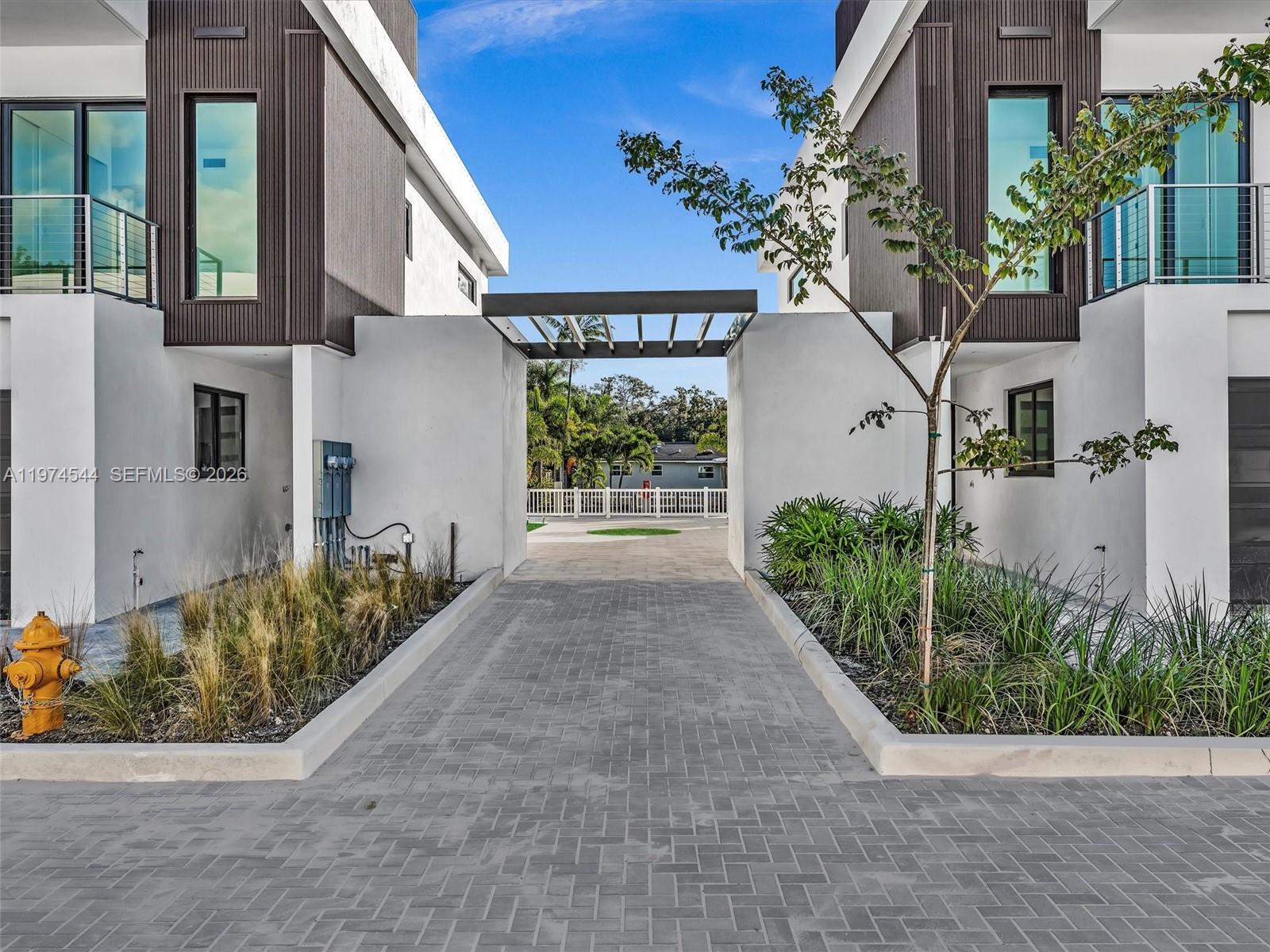 4648 SW 32ND AVE # B3