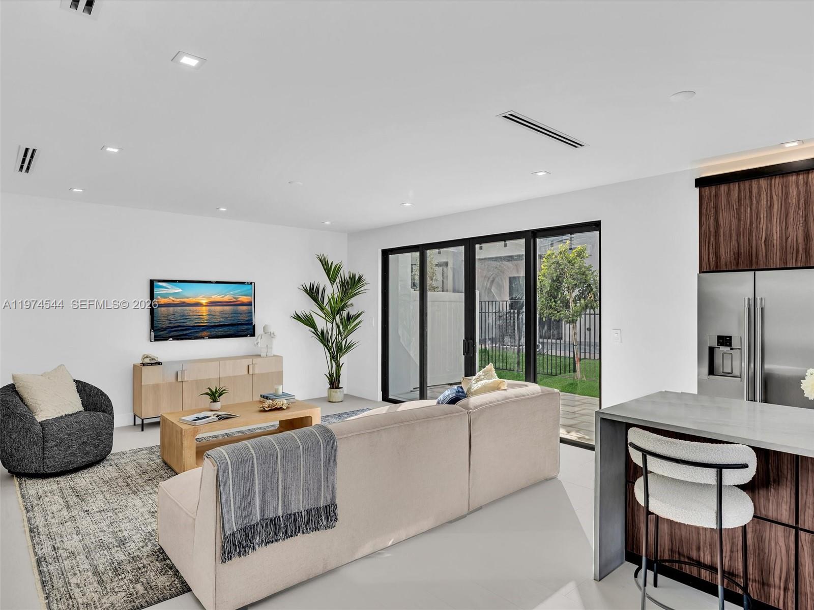 4648 SW 32ND AVE # B3