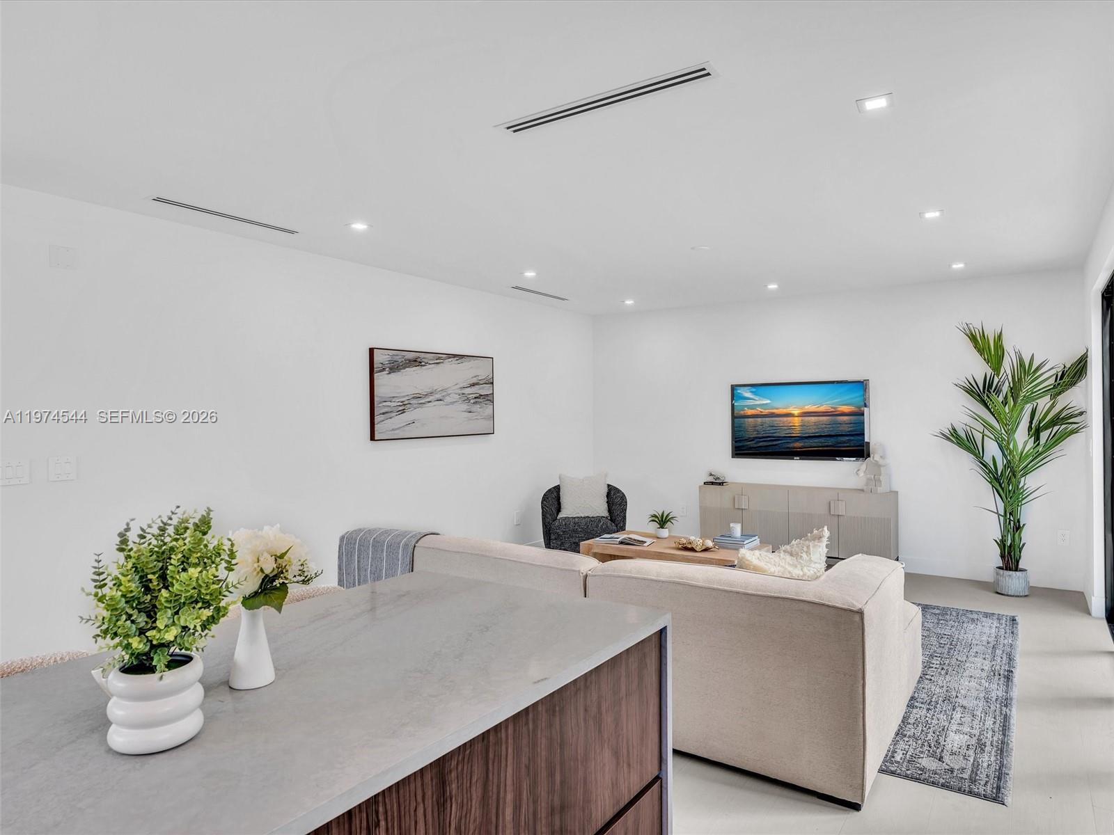 4648 SW 32ND AVE # B3