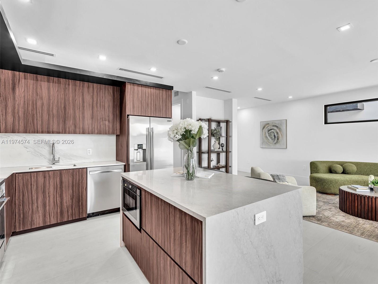 4638 SW 32ND AVE # D2