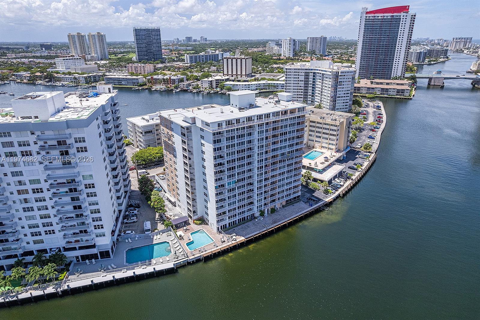 121 Golden Isles Dr # 201