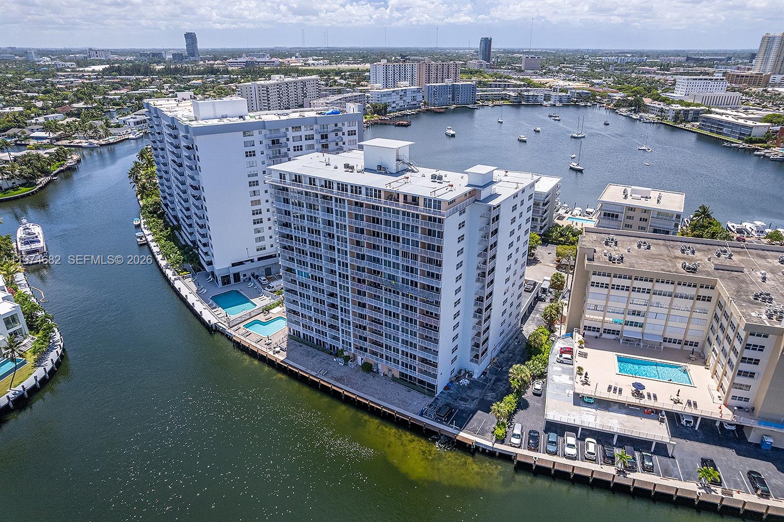 121 Golden Isles Dr # 201