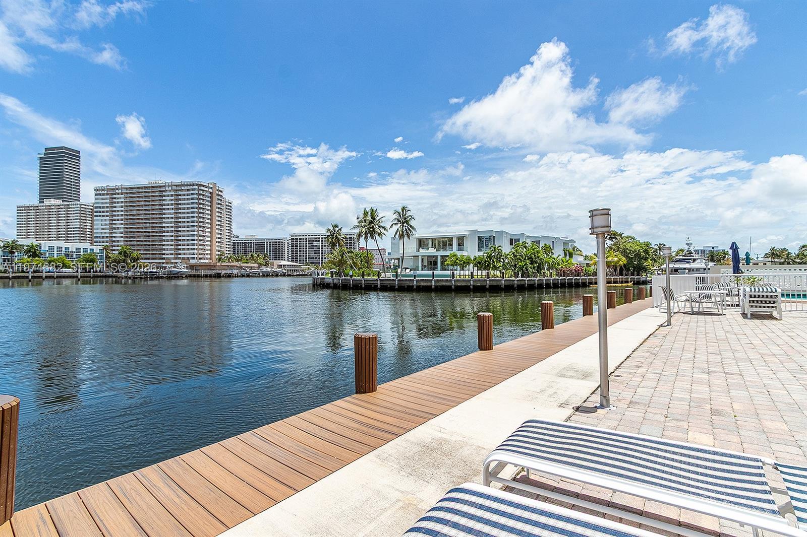 121 Golden Isles Dr # 201