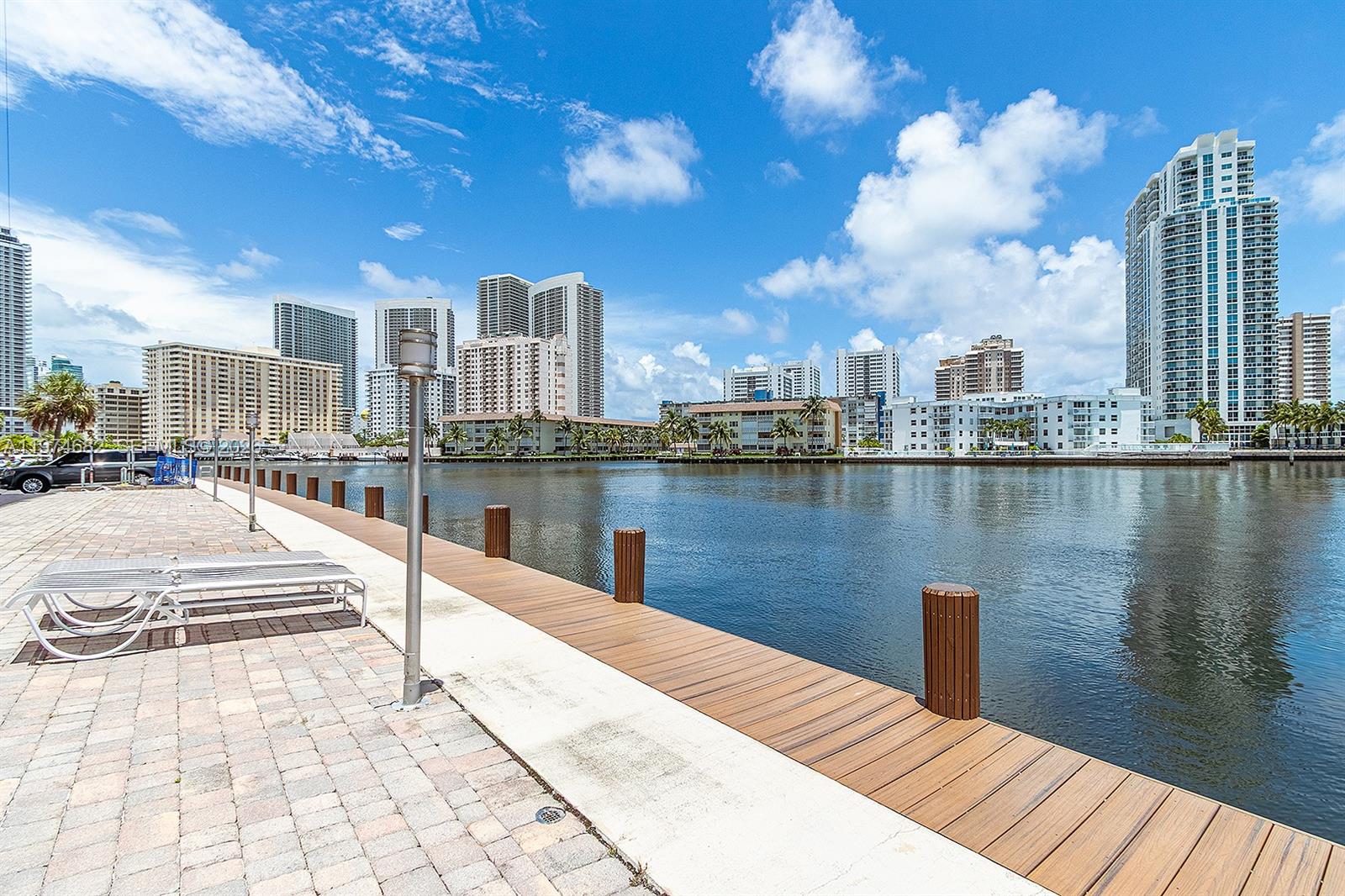 121 Golden Isles Dr # 201