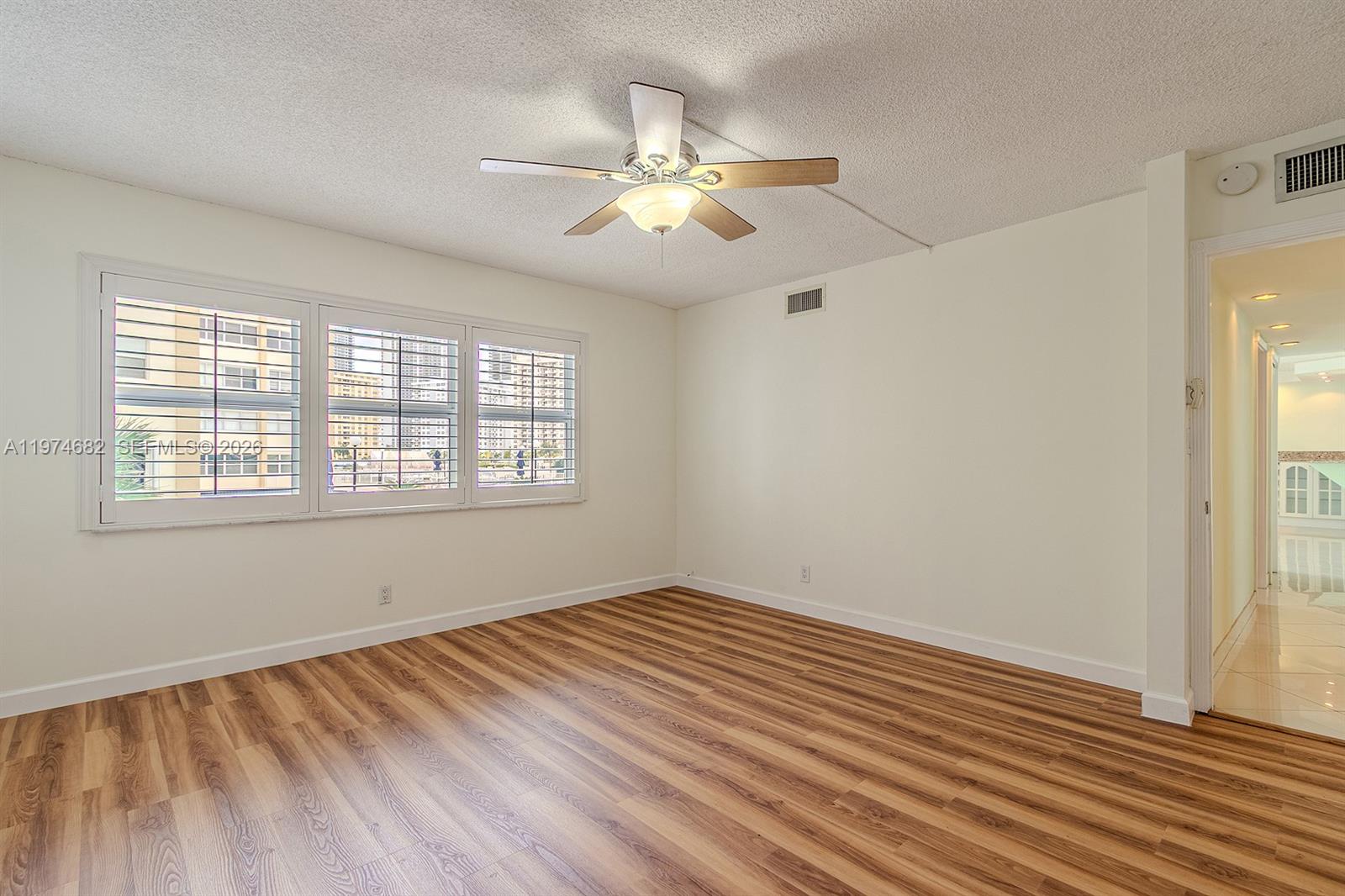 121 Golden Isles Dr # 201