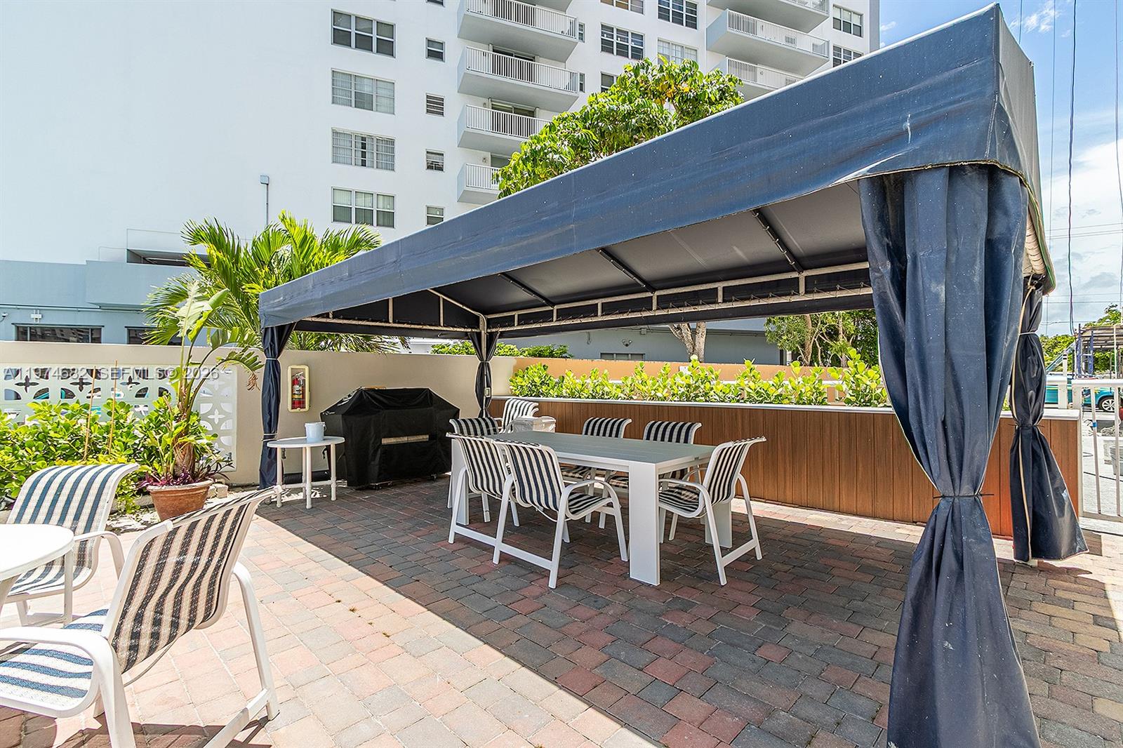 121 Golden Isles Dr # 201