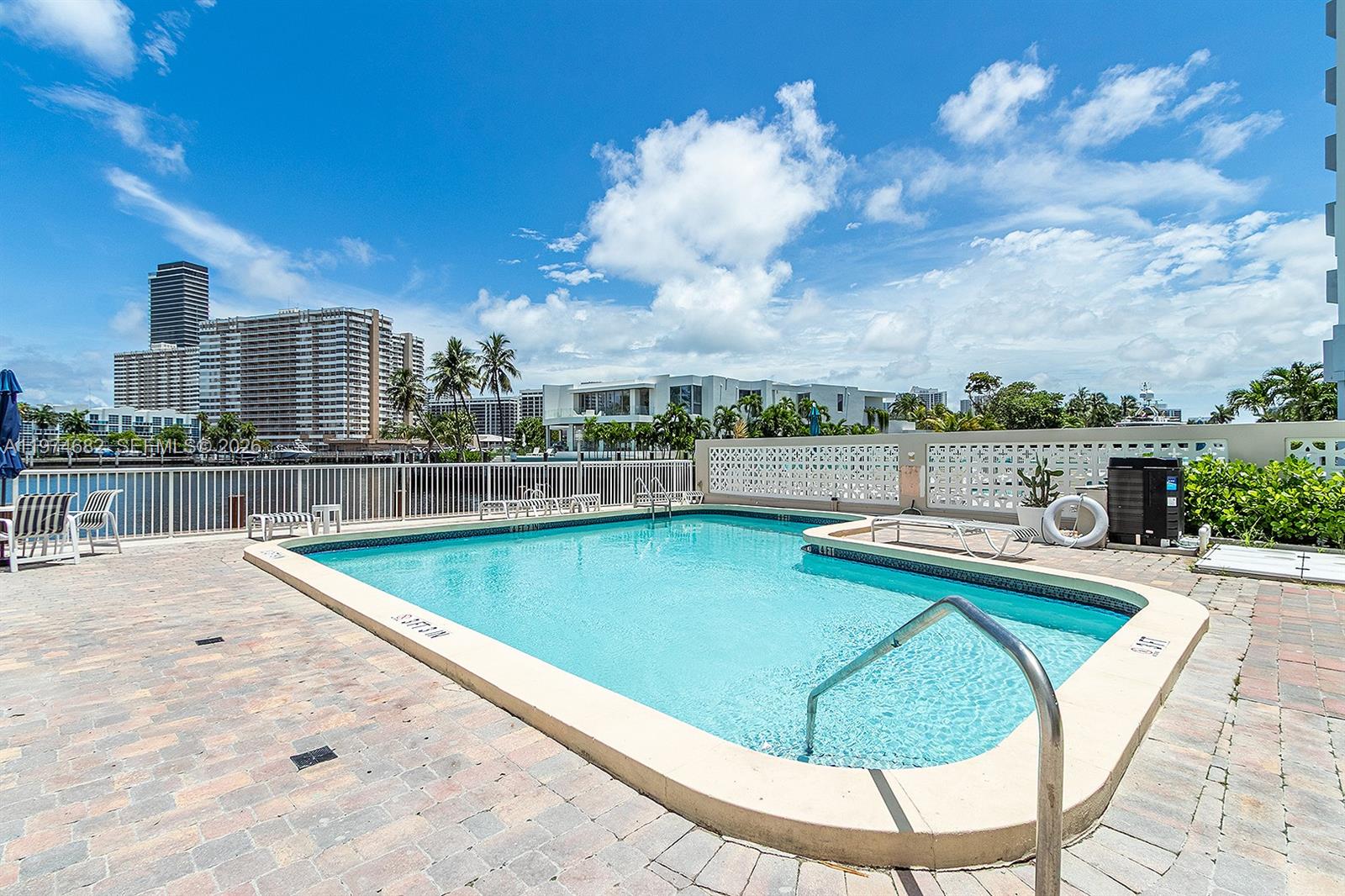 121 Golden Isles Dr # 201