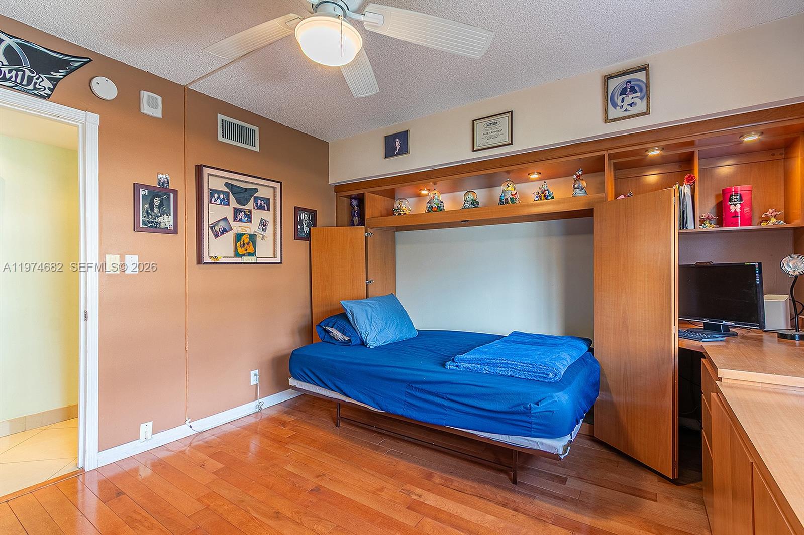 121 Golden Isles Dr # 201