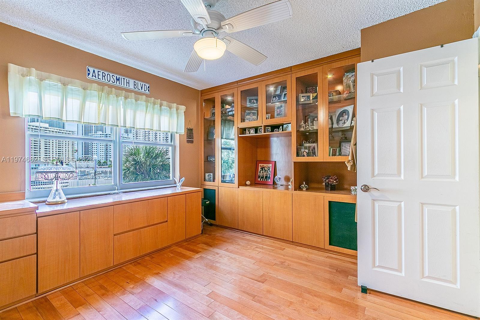 121 Golden Isles Dr # 201