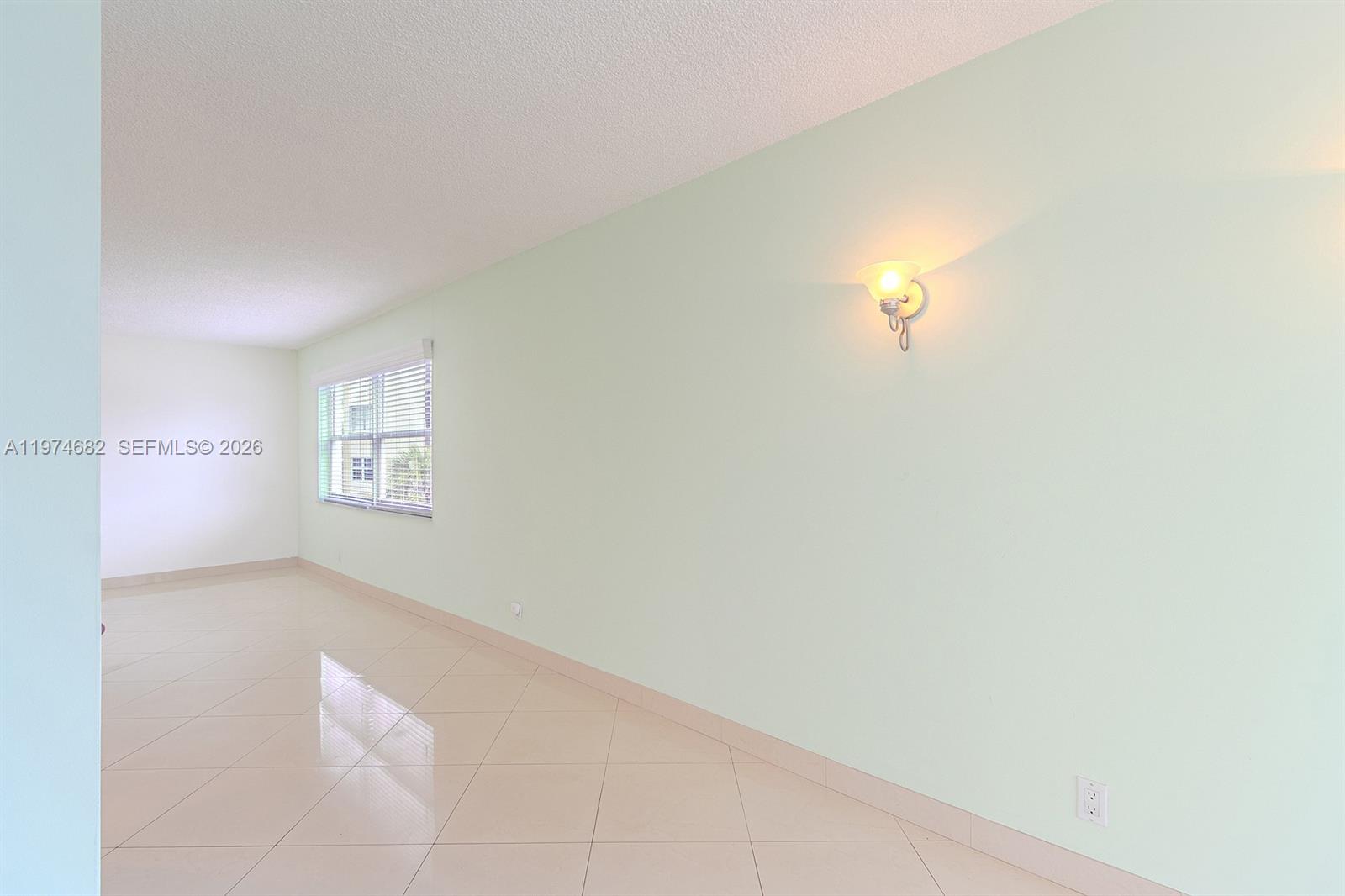 121 Golden Isles Dr # 201