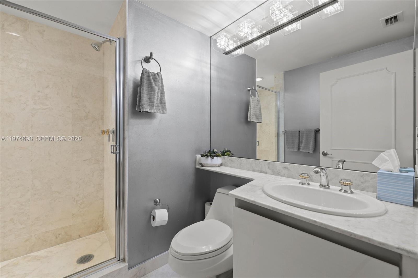 2600 Island Blvd # 1006