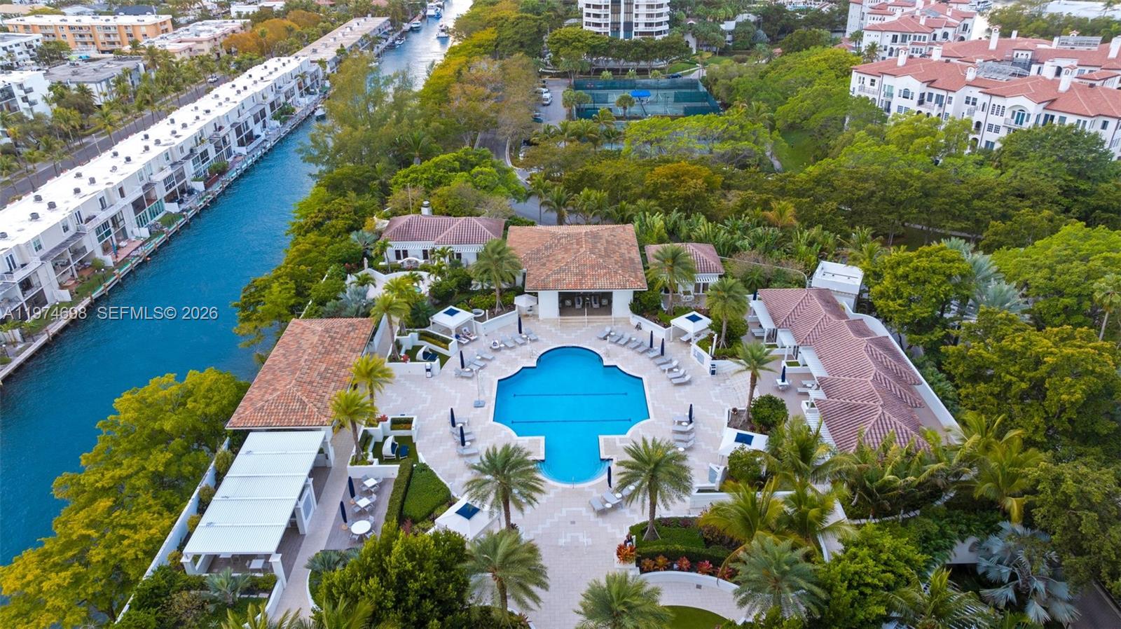 2600 Island Blvd # 1006