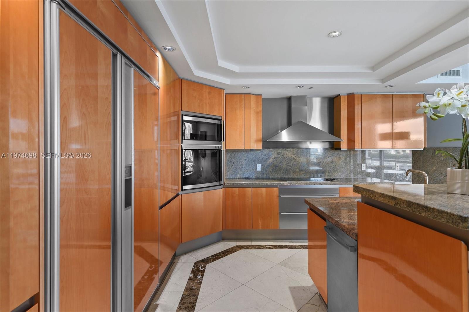 2600 Island Blvd # 1006